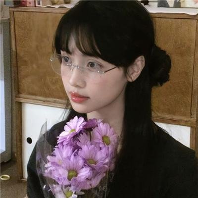 裸男歌唱